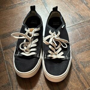 Like New! Tom’s Sneakers 6.5